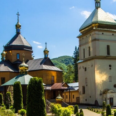 Екскурсії на Манявський водоспад