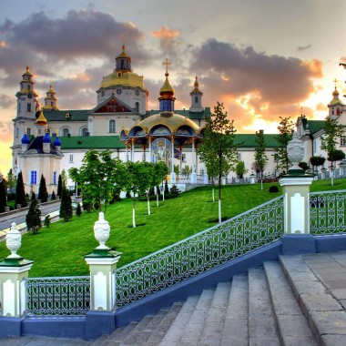 Тур до Почаєва з Києва