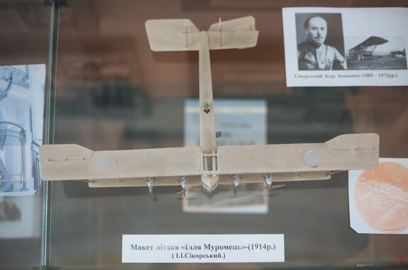 зображення палацу Грохольських