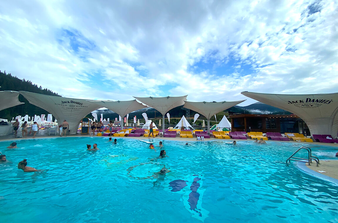 Картинка вода клаб летом