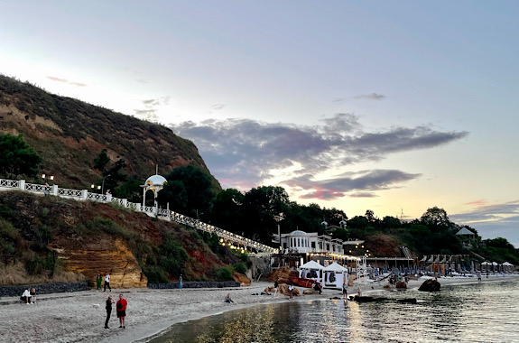 Картинка прогулянка по вечірній Одесі