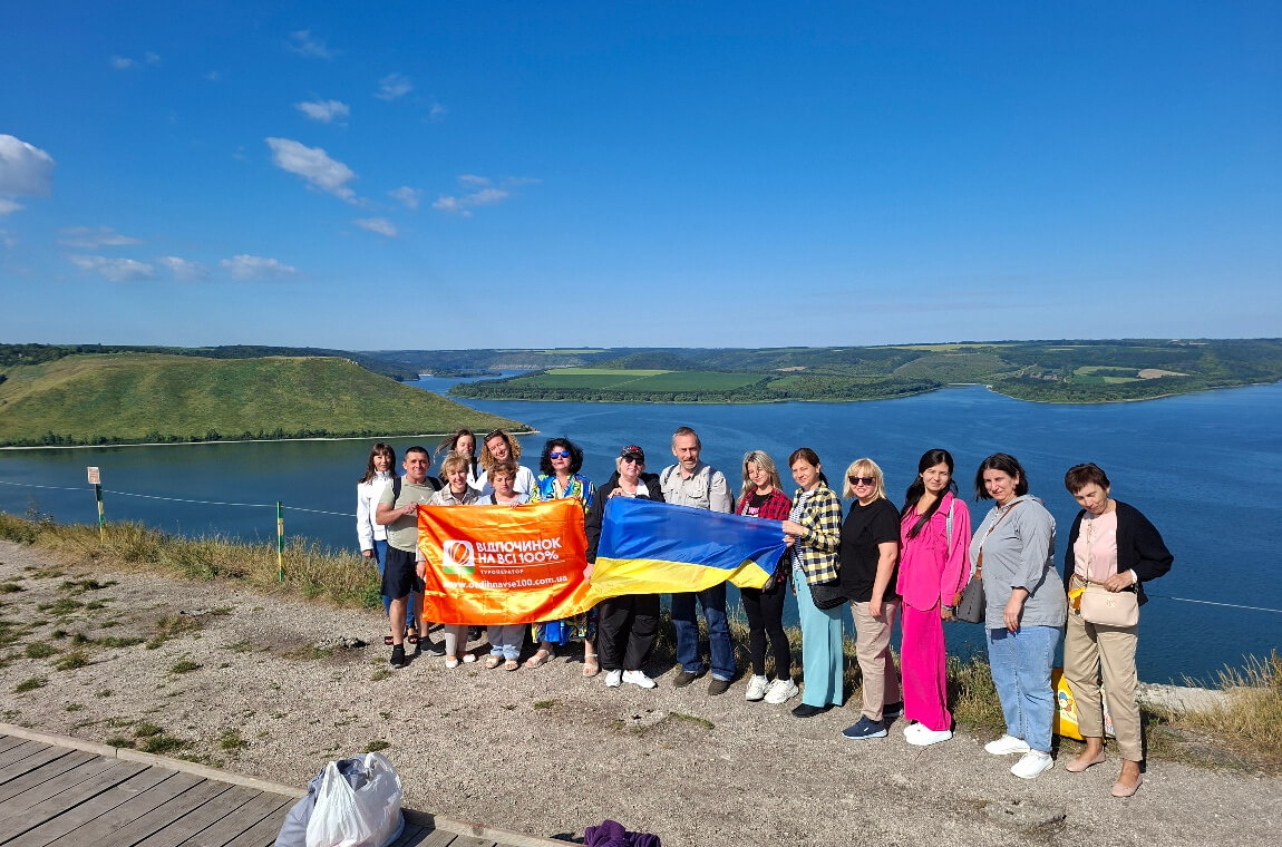 Тихий відпочинок та катання на човнах по річці Дністер у Бакоті