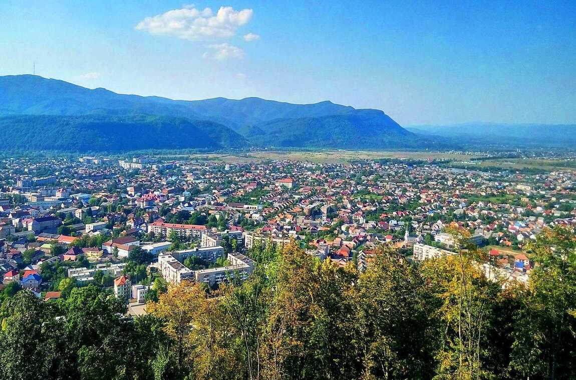 Панорама Хуста з замкової гори