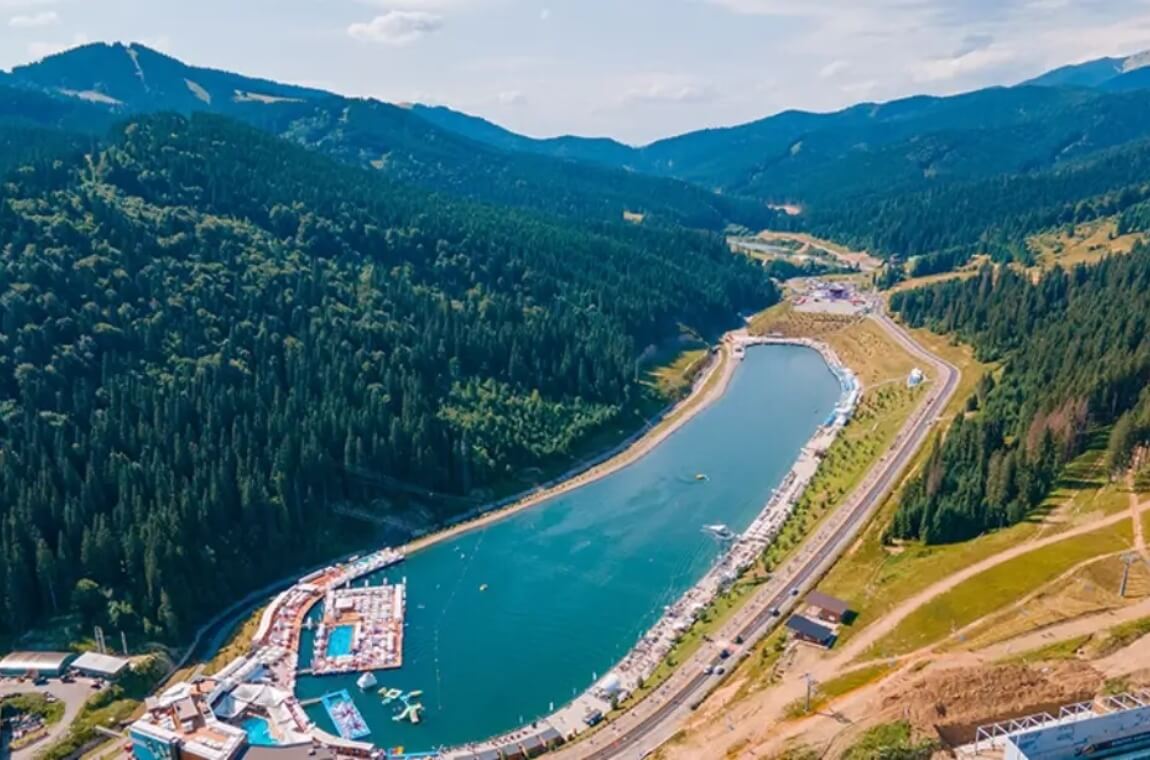 Озеро Молодості влітку