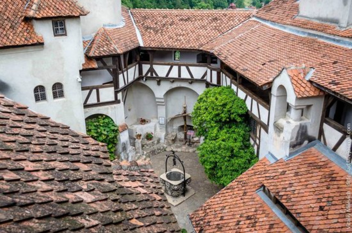 Внутрішній двір замку Бран