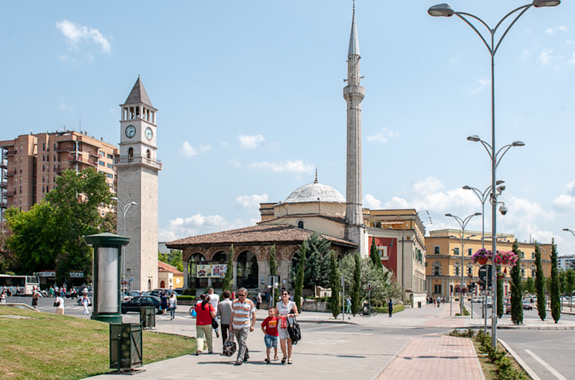  Картинка автобусна екскурсія Тираном