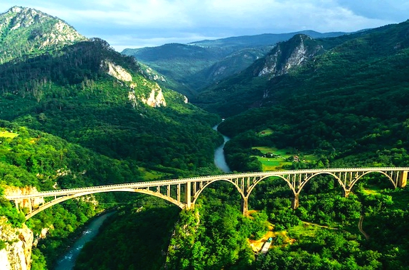 Що подивитися в Чорногорії? Міст Джурджевича