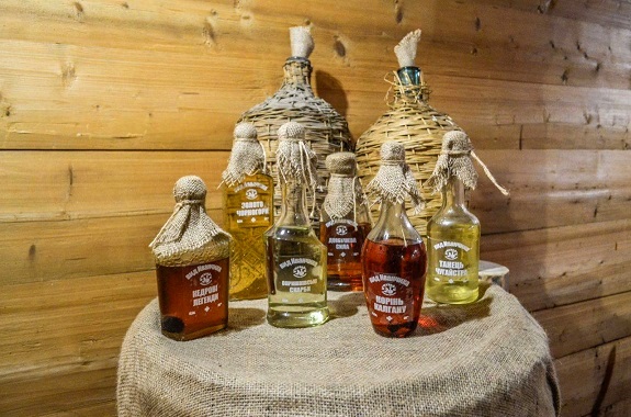 Фото музей Дедова аптека в Карпатах