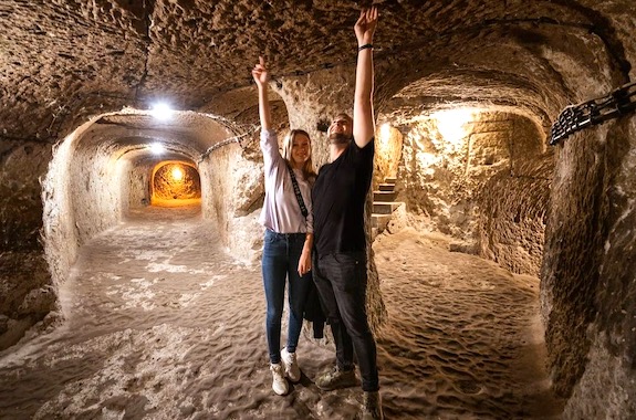 Фото екскурсія в підземне місто Дерінкую