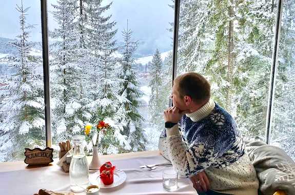 Фото арт-дровитня в Буковеле