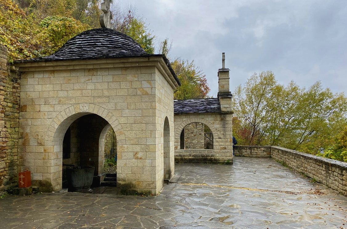 Зображення Лядовський Усікновенський скельний монастир над Дністром