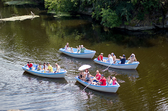 Картинка прогулка по реке тясмин на лодках