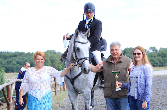 Малюнок кінний клуб аист