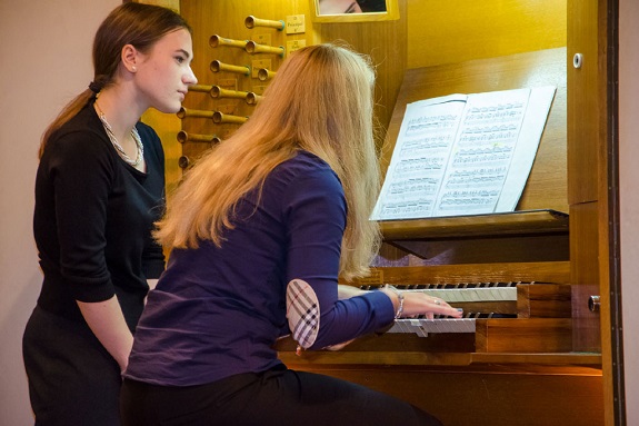 Фото екскурсія до будинку органної музики для школярів