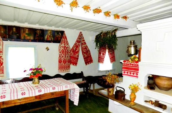 Картинка українська хата у Переяславі