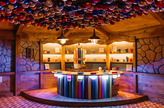 Картинка фабрика ялинкових іграшок