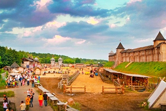 Картинка экскурсия в парк Киевская Русь