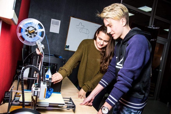 Фото поїздка до комп'ютерної академії для школярів