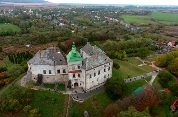 Картинка екскурсія в Олеський замок