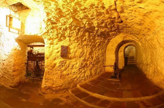 Картинка Экскурсия по подземельям Львова Аптека 