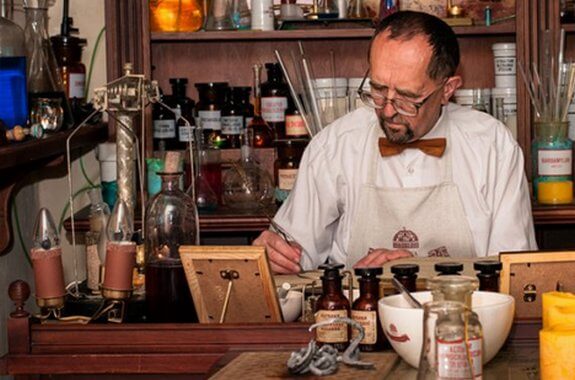 Картинка Экскурсия из Киева по подземельям Львова Аптека