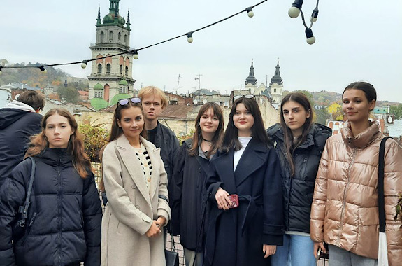 Картинка школьники Львов 