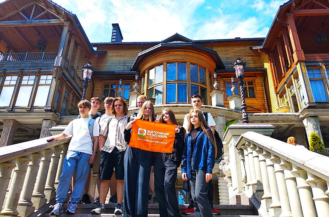 Зображення шкільна екскурсія по Межигір’ю