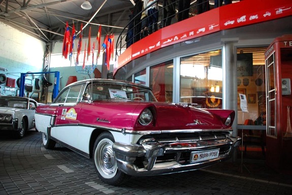 Картинка поїздка до музею ретроавтомобілів із Дніпра