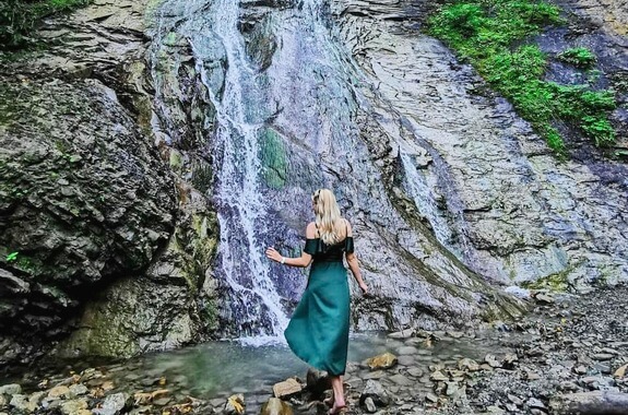 Картинка поїздка буковинськими водоспадами