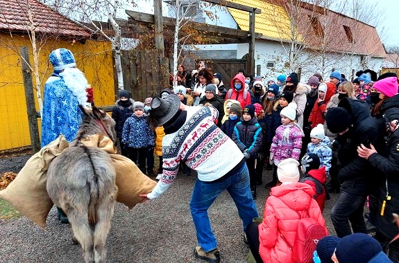Зображення поїздка до резиденції Миколи для школярів