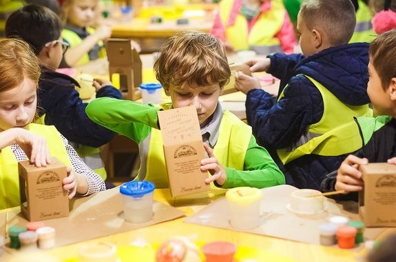 Екскурсія на фабрику новорічних іграшок