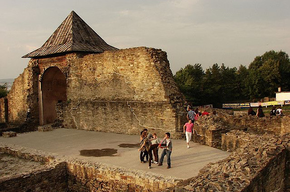 Картинка Сучавська Тронна фортеця