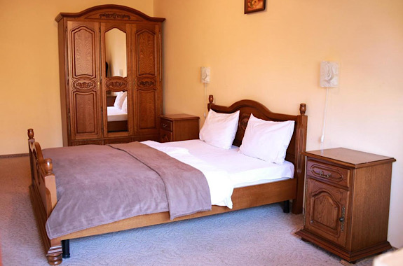 Картинка червона гора