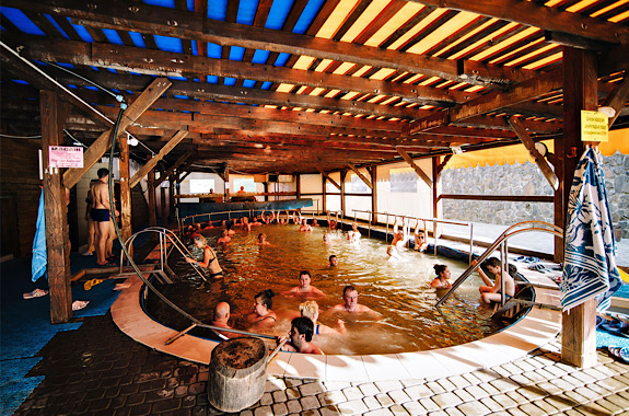 Картинка відпочинок у термальних джерелах велятино