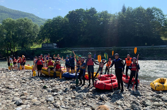 Картинка сплав по горной реке в Карпатах 