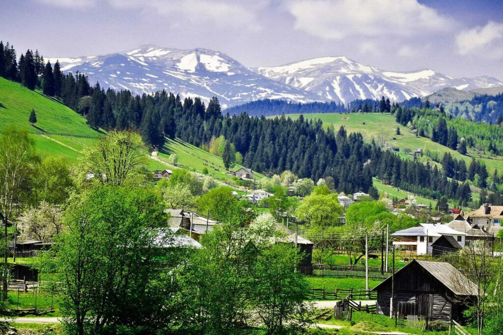 Куди поїхати на вихідні в Україні: топові локації та формати відпочинку